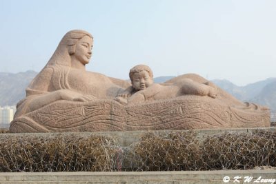 Statue of HwangHe Mother DSC_3292
