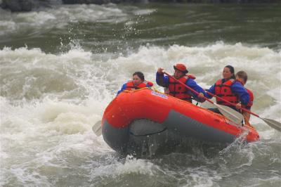 Wild Ride on Class III rapids of the Main Payette