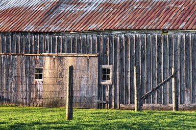 Broad Side Of A Barn 09451