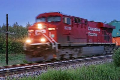 Oncoming Canadian Pacific 10569