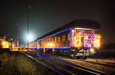 CP Holiday Train 2011 (19397-400)