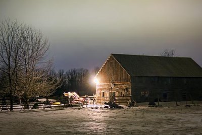 Barn Under A Bright Night Sky 21107-14