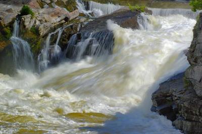 Hog's Back Falls 20060515