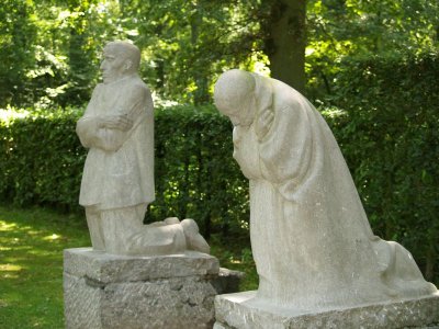 Treurend echtpaar van K.Kollwitz, Vladslo