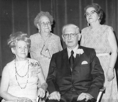 Arthur E. Jessie D. Peterson with Jessie sisters Nadine (back right) and Ollebelle Clements
