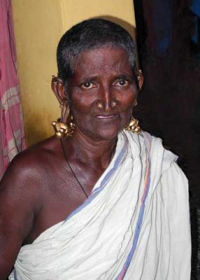 Pambadam - Snake earrings in Tamil Nadu. http://www.blurb.com/books/3782738