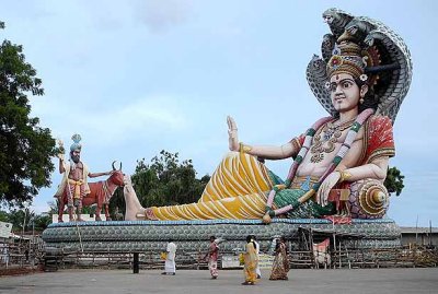 Huge Vishnu resting on Sesa the world-snake. Sri Vekkaliamman Thirukoil Sindalakkarai near Ettayapuram,Tamil Nadu. http://www.bl