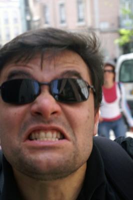 É pá se te apanho enfio-te a maquina pel....