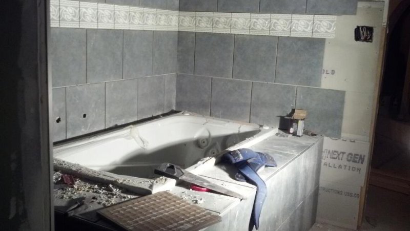 Tub enclosure