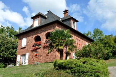 COLLONGES-LA-ROUGE