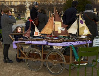 la petite fille aux bateaux.jpg