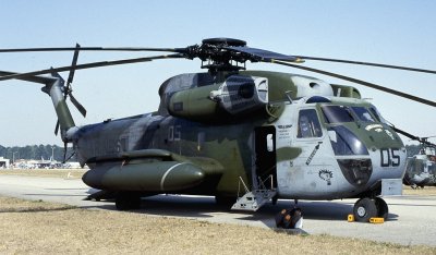HMH-362 CH-53D YL-05.jpg