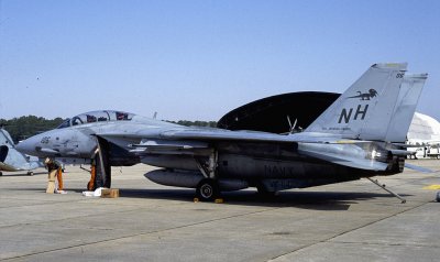 VF-114 F-14A NH106.jpg