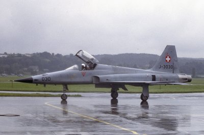 DUB 1982 F5E J3030A.jpg