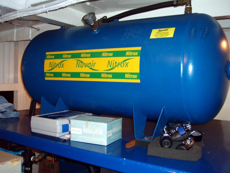 oxygen tank for nitrox.jpg