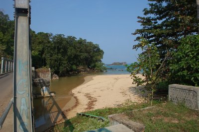 Jembatan menuju Pulau Manuk