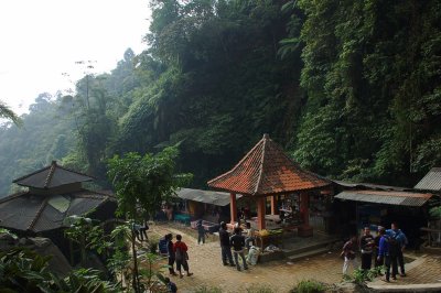 warung ditepi Curug