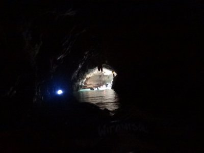 cahaya di ujung gua