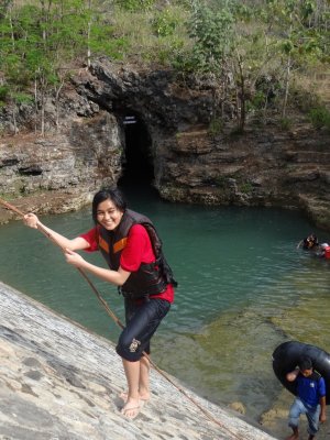 berpose sejenak