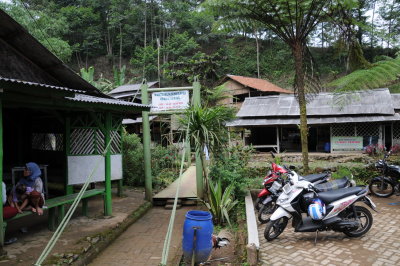 warung di tempat parkir