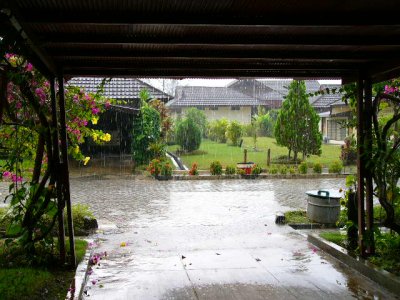 Ketika Hujan di PC-3 Badak NGL - curah hujan di Bontang nggak kalah dgn Bogor