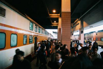 Arrival at Huangzhou station