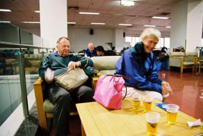 More laughter at Huangzhou station, waiting for the train back to Shanghai