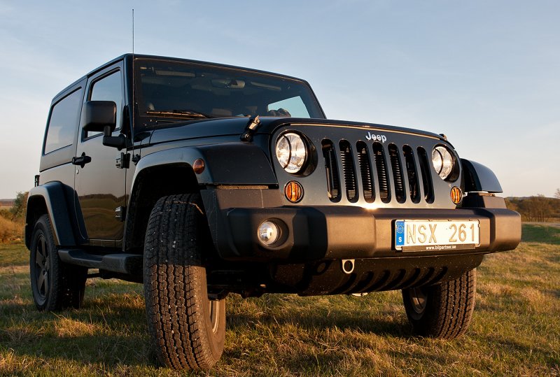 Jeep Wrangler Sahara 2012 black forest green