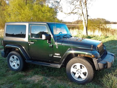 Jeep Wrangler Sahara 2012 black forest green photo - Omar Brännström photos  at 