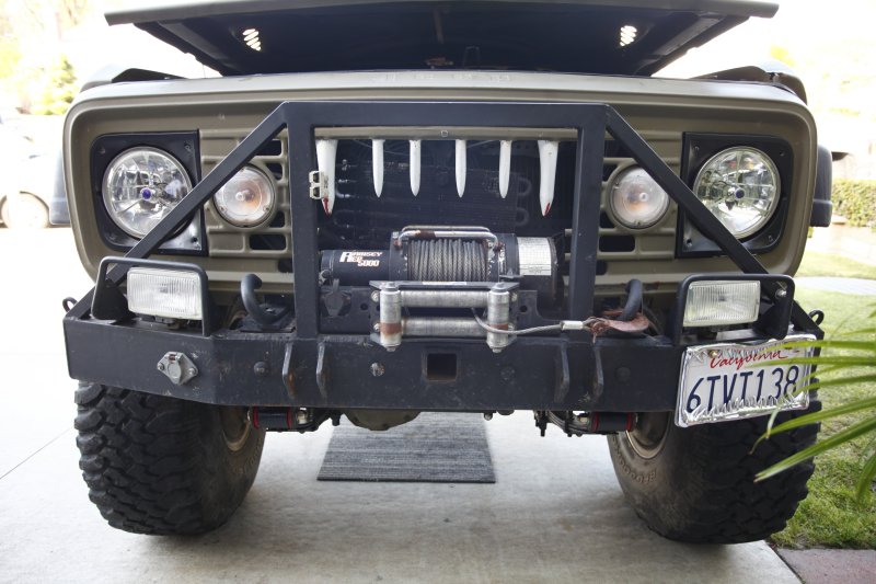 Bullnose with teeth bumper grille guard and winch