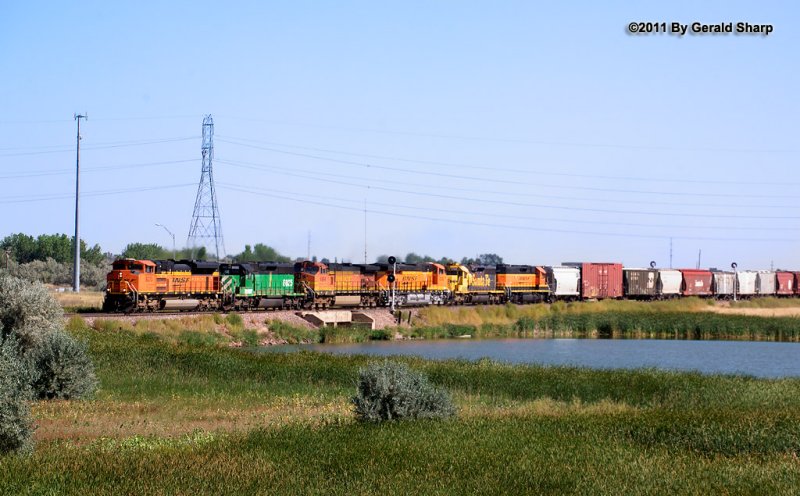 bnsf9275_west_at_tonville.jpg