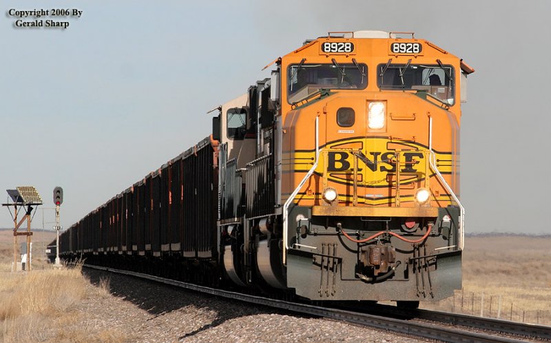 bnsf8928_west_at_old_tampa.jpg