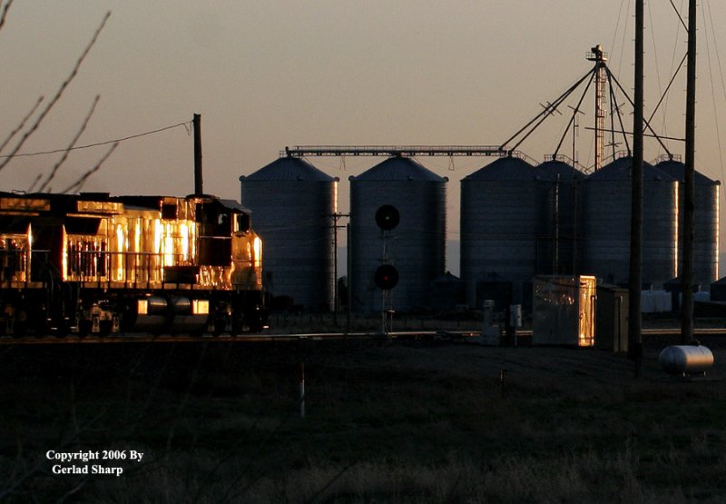 bnsf_glint_at_roggen_1.jpg