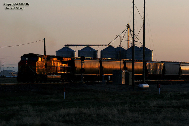 bnsf_glint_at_roggen_2.jpg