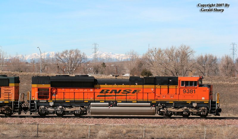 bnsf9381_east_at_tonnville2.jpg