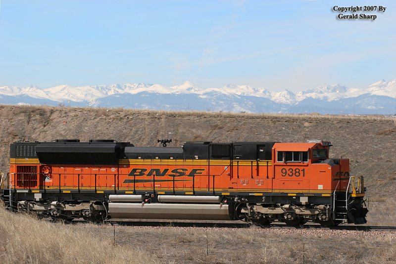 bnsf9381_east_at_tonville.jpg