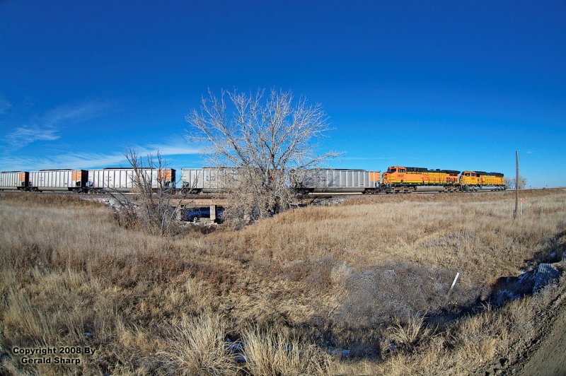 bnsf5637_dpu_at_east_roggen.jpg