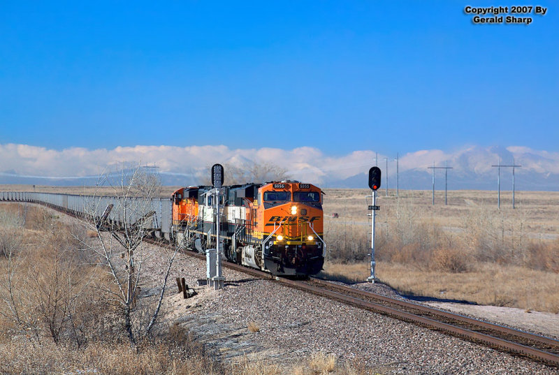 bnsf5955_east_near_roggen_c.jpg