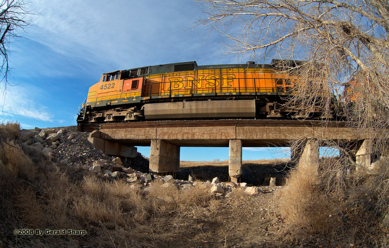 bnsf4522_west_at_roggen.jpg