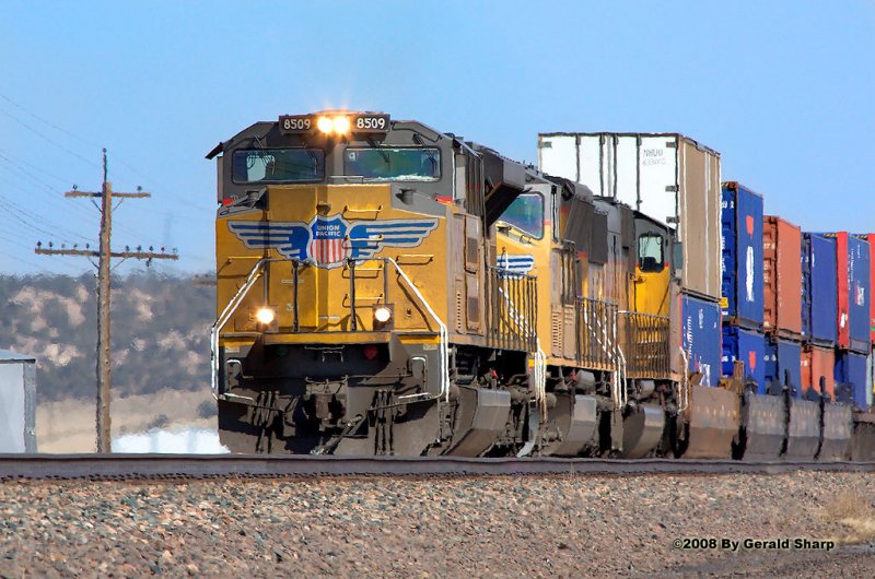 up8509west_west_of_pine_bluffs.jpg