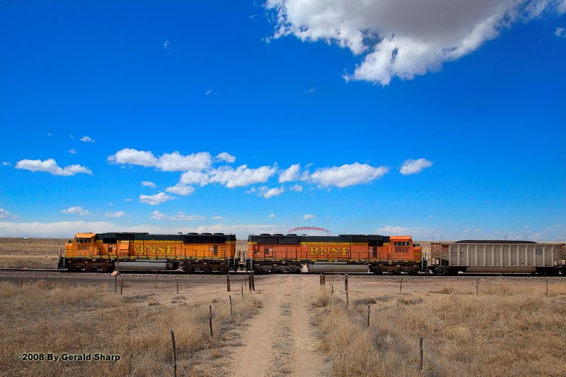bnsf8880west_at_old_tampa.jpg