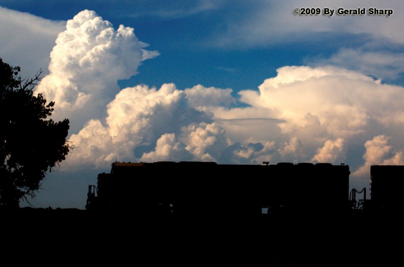 bnsf_and_clouds_at_roggen.jpg