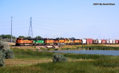 bnsf9275_west_at_tonville.jpg