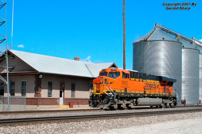 bnsf5100_at_brush.jpg