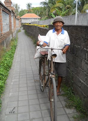 old man with rusty bike
