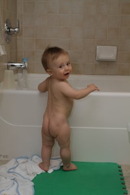 2011-11-16 Noah Getting Ready for a Bath_P001.jpg
