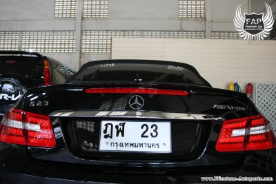 W207 Prior Design Rear Spoiler.jpg