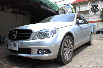 W204 C-Class Coupe C63 Style.jpg