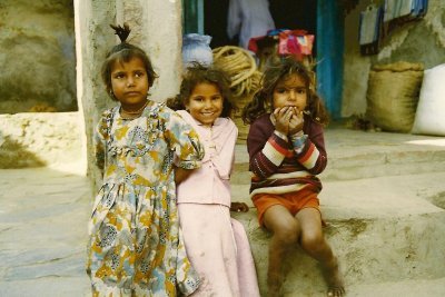 Film 4 No 22 Indian village children.jpg