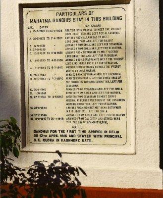 Film 9 No 13 Plaque of Mahatma Gandhis stay in New Delhi.jpg